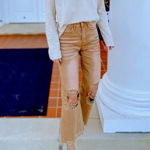 NWT Vervet Kiss of Cali Distressed Khaki Crop (Size 25)